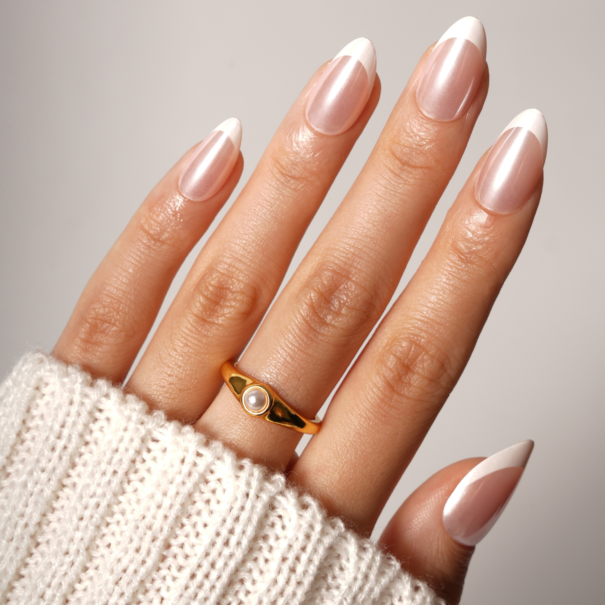 Chrome White French Tips|New,Ellie Vincy Press on Nails,Short Almond,French tip, Chrome, White press on nails,30 pcs, False nails,Reusable,Glue on nails,Sticky on nails,Pop on nails