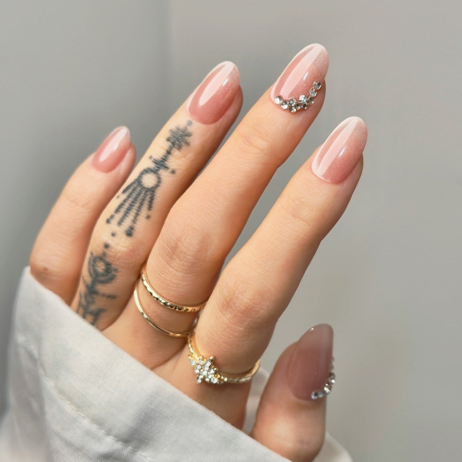 Crystal Blush|Handmade Nails,Ellie Vincy Press on Nails,Short Almond,Glitter, Iridescent, Solid color,Handmade Pink press on nails,10 pcs, False nails,Reusable,Glue on nails,Sticky on nails,Pop on nails