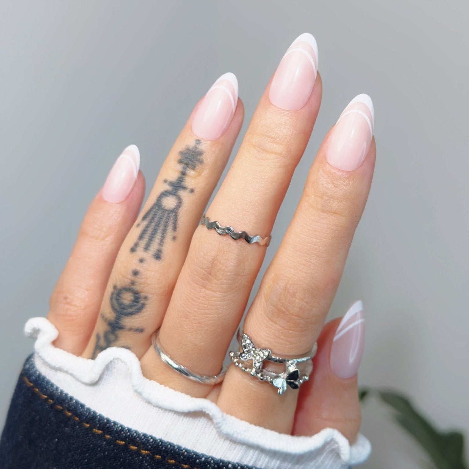 Pure Lines | NEW,Ellie Vincy Press on Nails, Almond,French tip, White press on nails,30 pcs, False nails,Reusable,Glue on nails,Sticky on nails,Pop on nails