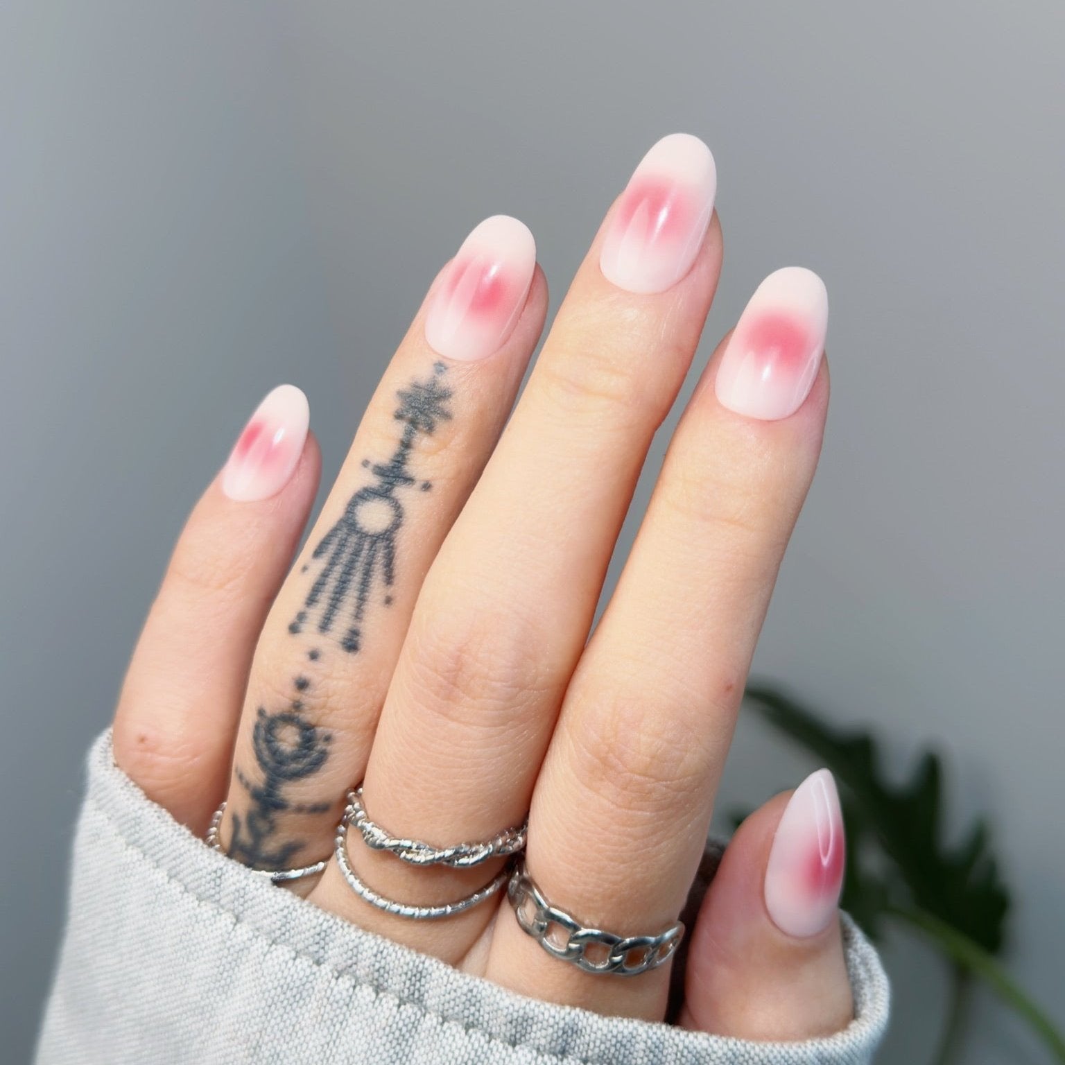 Blushing Hues,Ellie Vincy Press on Nails, Oval,Ombre, Pink press on nails,30 pcs, False nails,Reusable,Glue on nails,Sticky on nails,Pop on nails