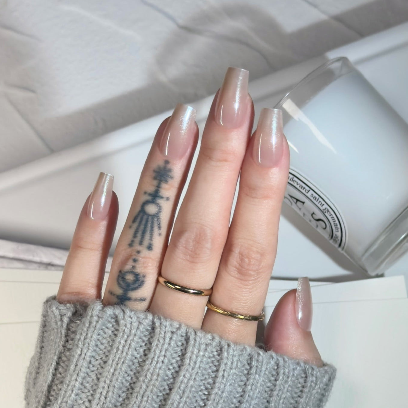 Nude Shine,Ellie Vincy Press on Nails,Medium Coffin,Ombre, Solid color, White press on nails,28 pcs, False nails,Reusable,Glue on nails,Sticky on nails,Pop on nails