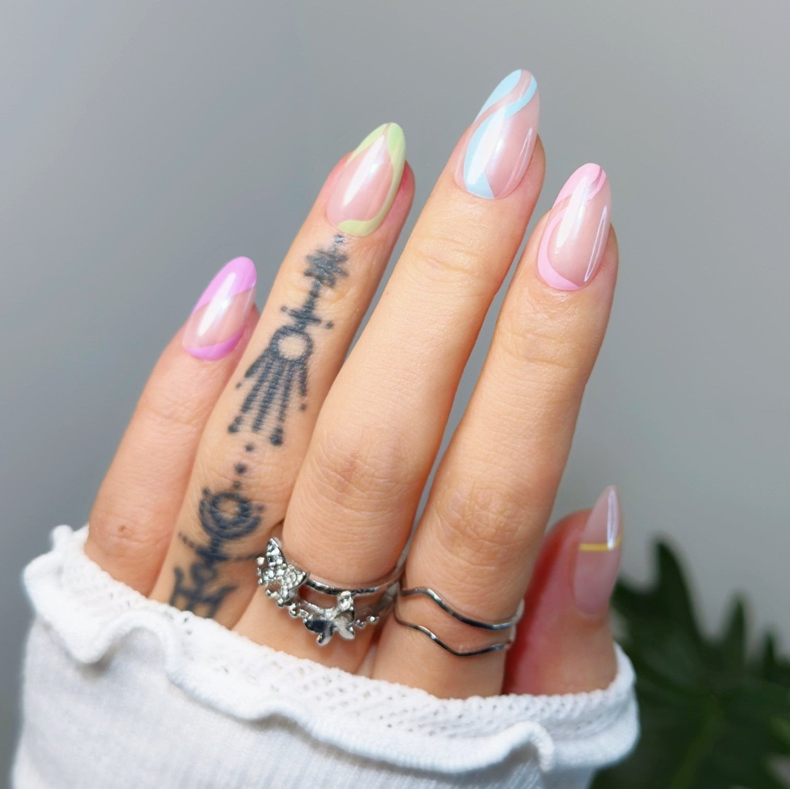 Color Splash,Ellie Vincy Press on Nails,Medium  Almond,Chrome, Abstract, Multicolor, Pink, Tie-dye press on nails,30 pcs, False nails,Reusable,Glue on nails,Sticky on nails,Pop on nails